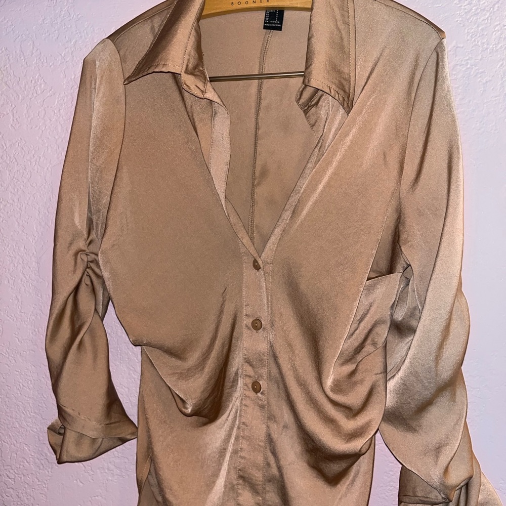 Women’s Forever 21 Beige Button-Up